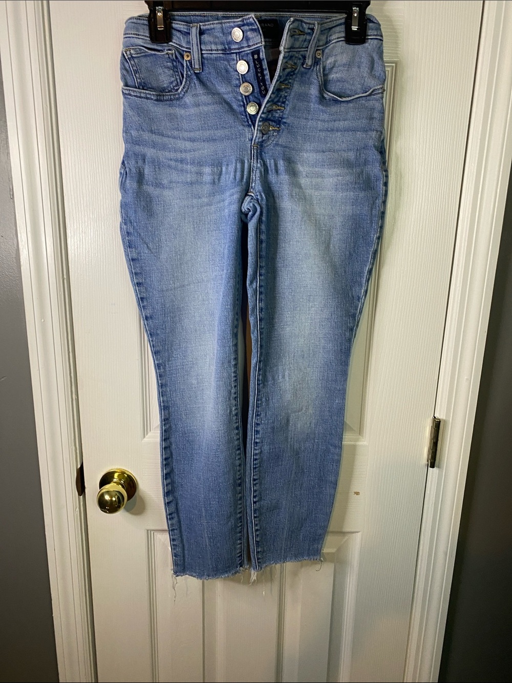 Lucky Brand Light Blue Button-Fly Cropped Jeans  Size 2/26.